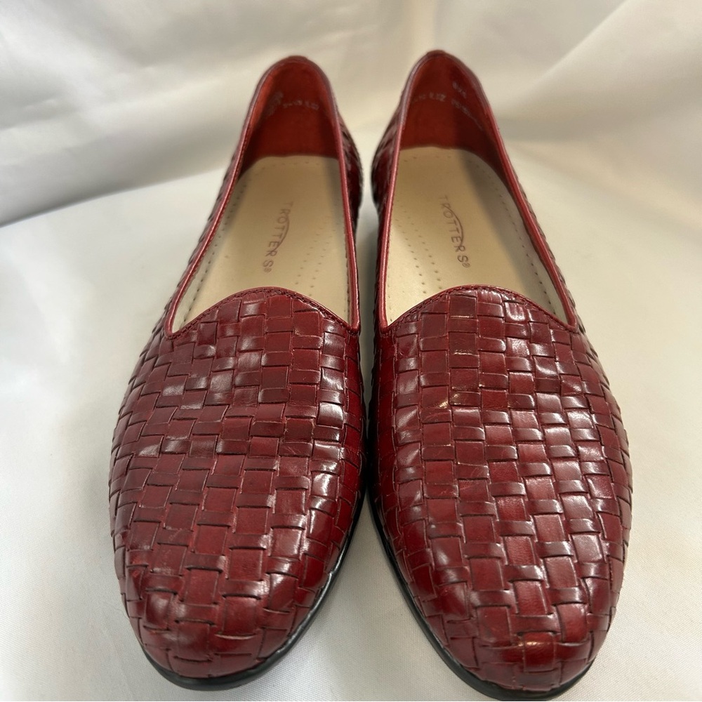Trotters Woven Burgundy Flats